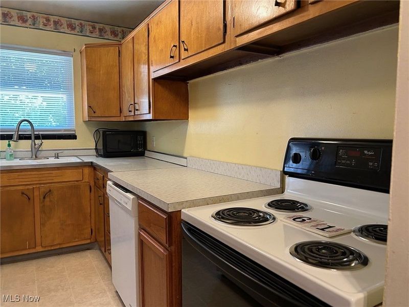 61 Leicester Drive, Akron, OH 44319 Photo 5