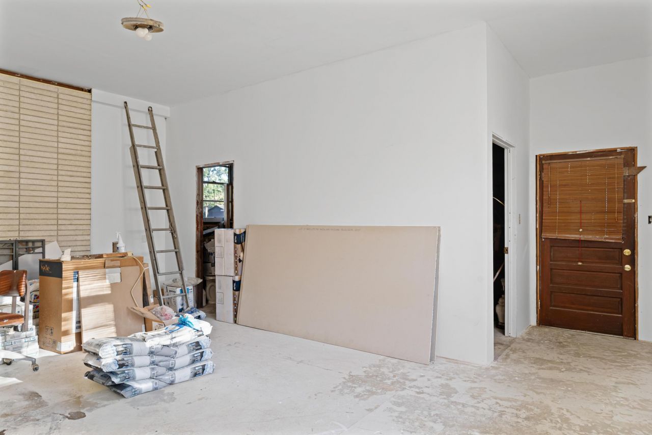 377 Washington Street Photo 16