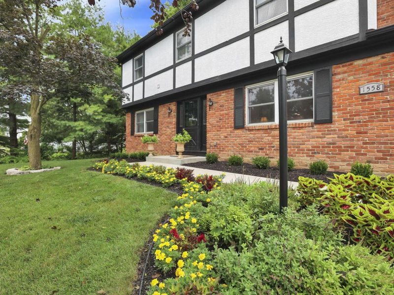 1558 Denbigh Drive, Columbus, OH 43220 Photo 4