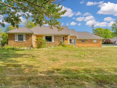 27524 Gail Drive, Warren, MI 48093