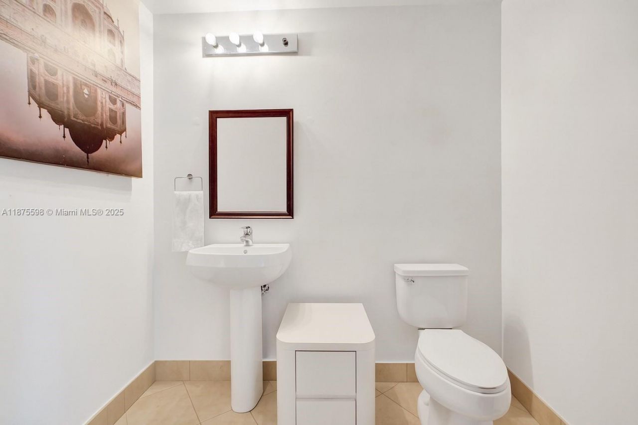 1900 N Bayshore Dr, Unit 3207, Miami, FL 33132 Photo