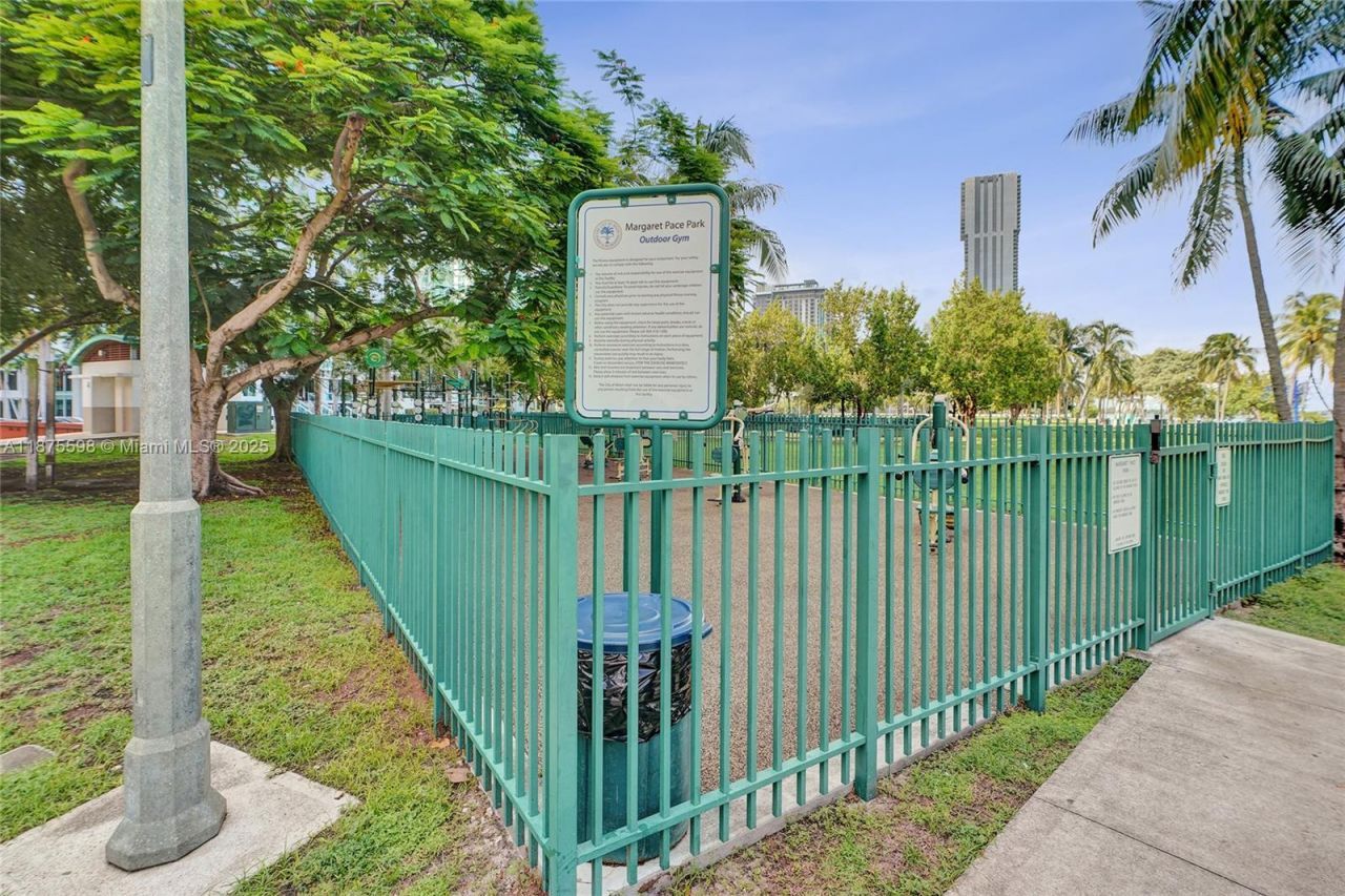 1900 N Bayshore Dr, Unit 3207, Miami, FL 33132 Photo