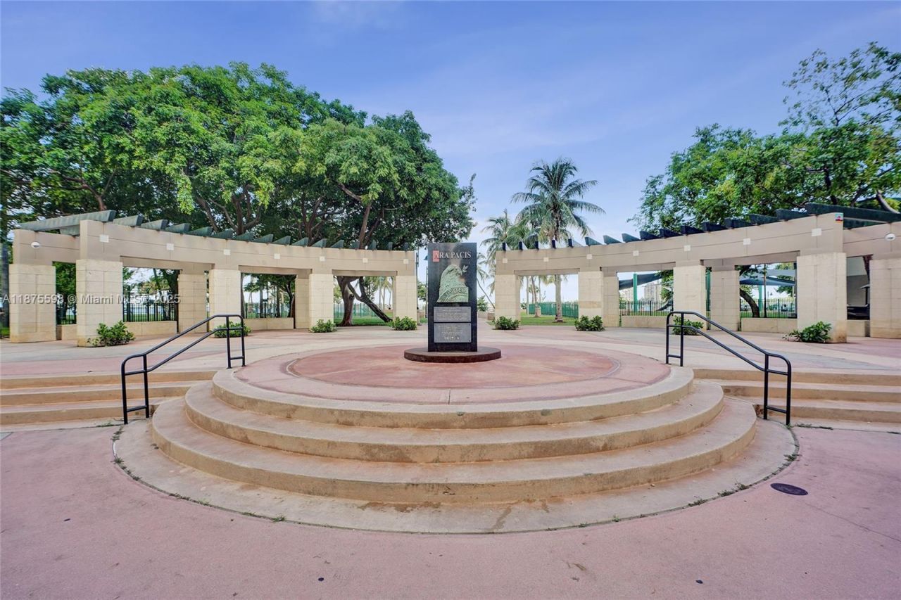 1900 N Bayshore Dr, Unit 3207, Miami, FL 33132 Photo