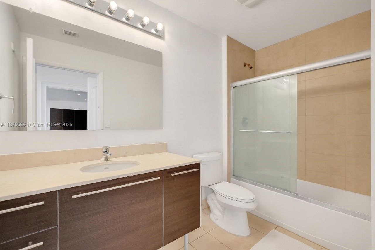 1900 N Bayshore Dr, Unit 3207, Miami, FL 33132 Photo