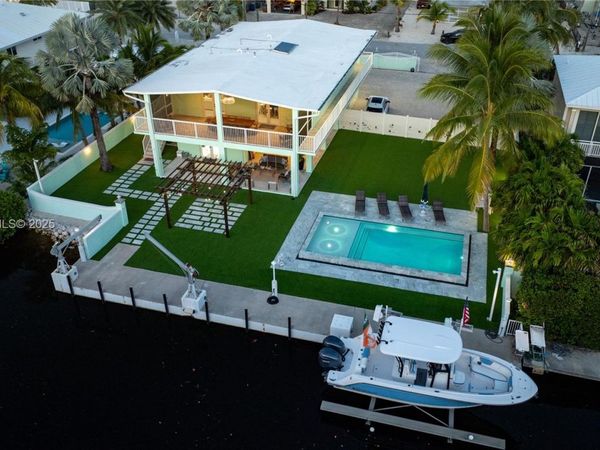 889 Ellen Dr, Key Largo, FL 33037