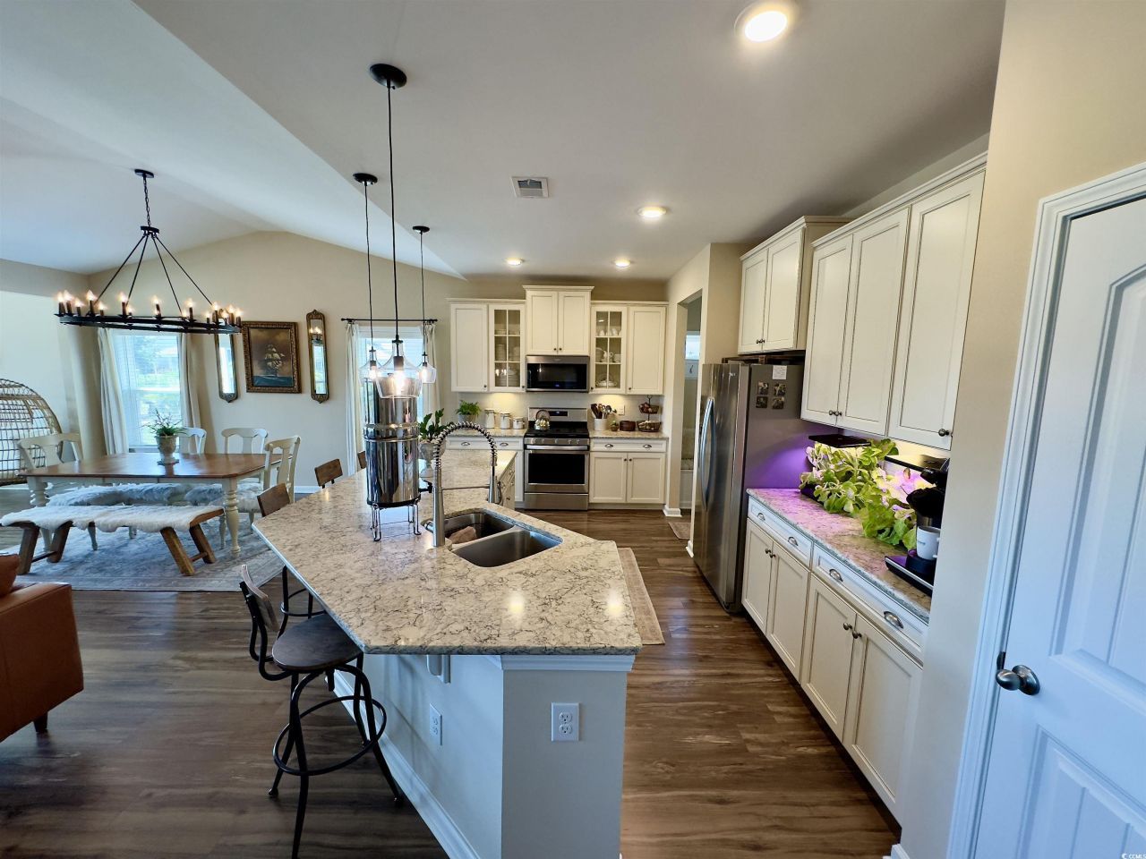 591 Hickman St. Photo 10