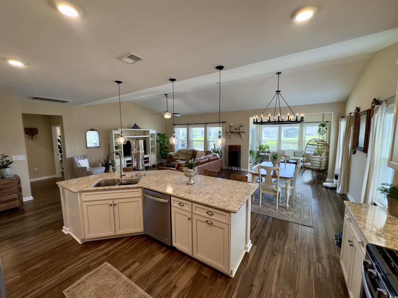 591 Hickman St. Photo 11