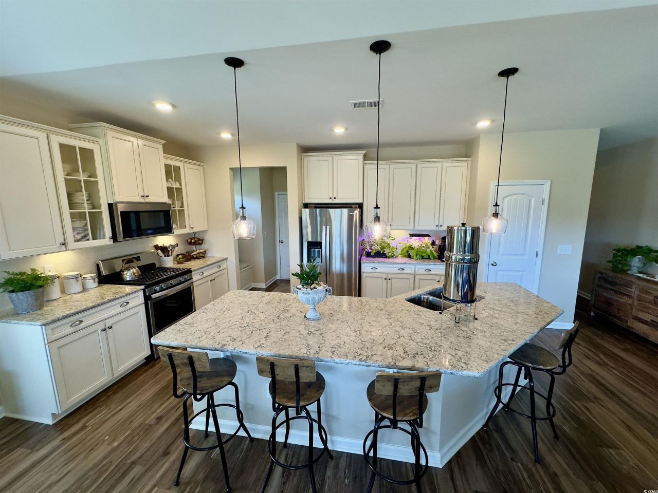 591 Hickman St. Photo 6