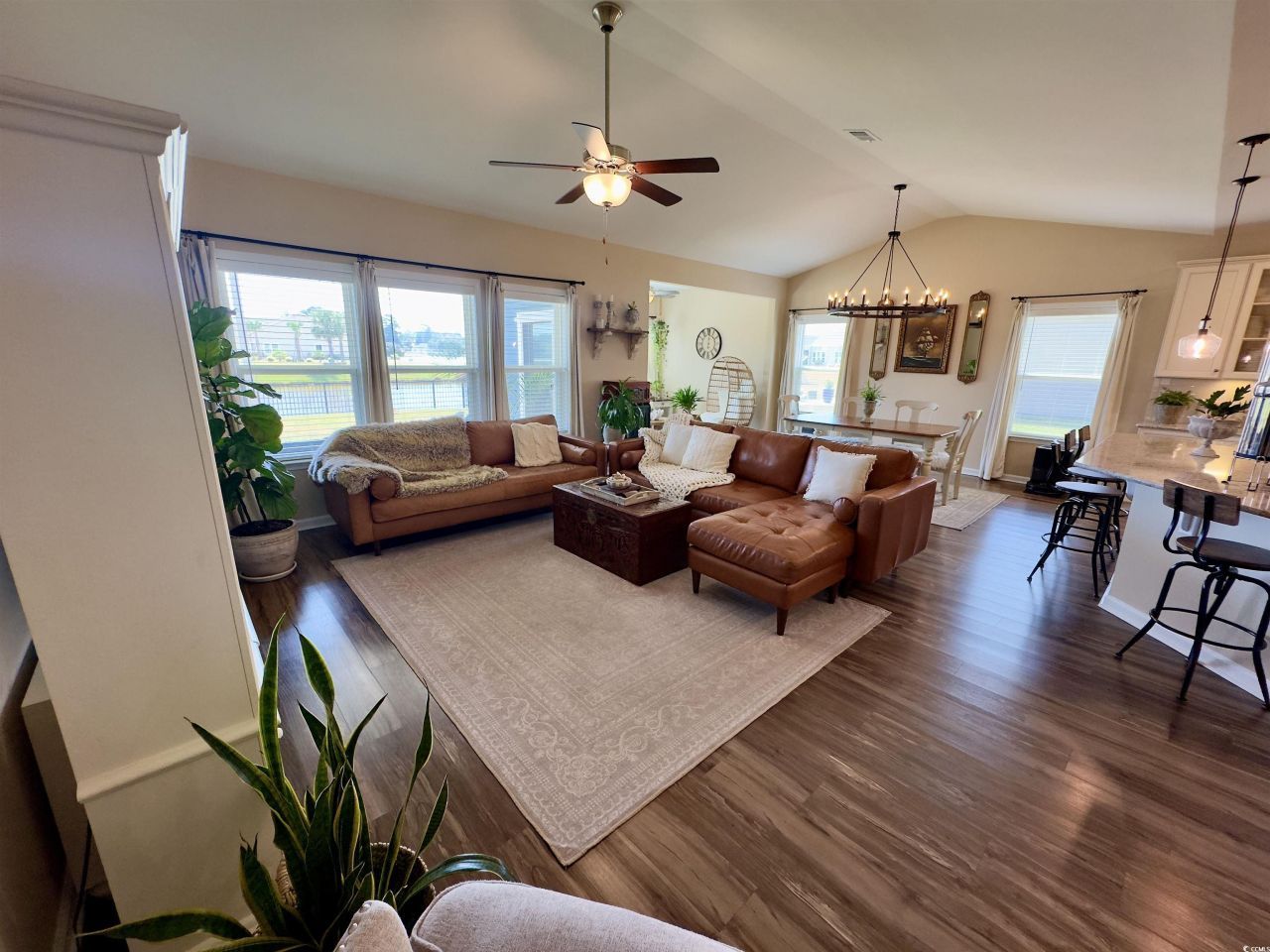 591 Hickman St. Photo 7