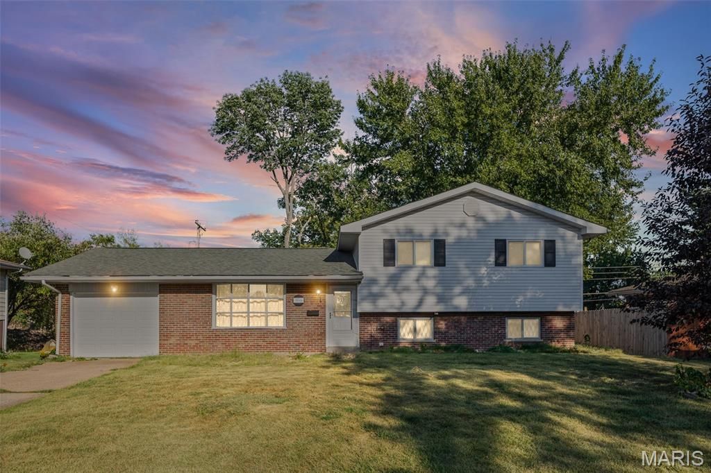 20 Chaucer Drive, Belleville, IL 62226 Main Photo