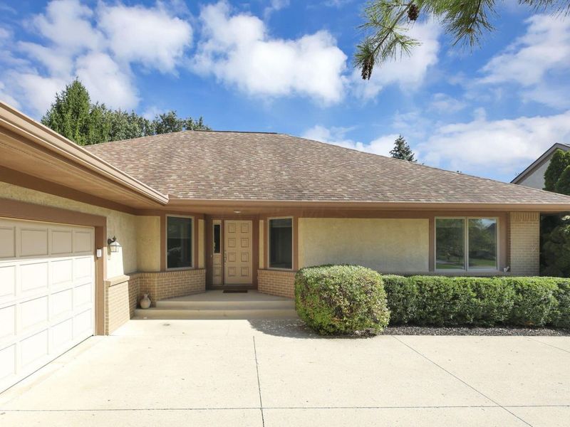 6050 Kentigern Court S, Dublin, OH 43017 Photo 2