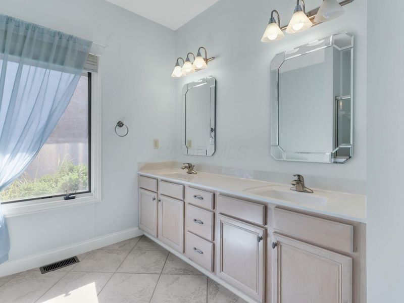 6050 Kentigern Court S, Dublin, OH 43017 Photo 37