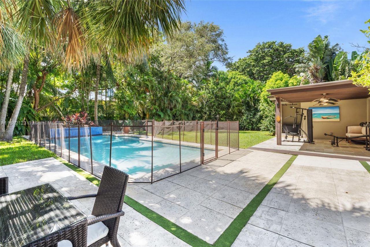 560 Sabal Palm Rd, Miami, FL 33137 Photo