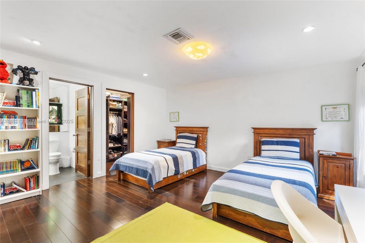 560 Sabal Palm Rd, Miami, FL 33137 Photo