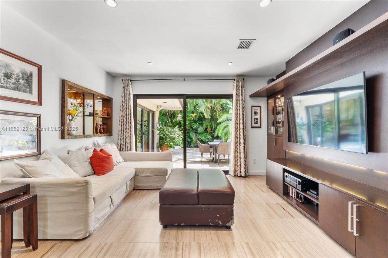 560 Sabal Palm Rd, Miami, FL 33137 Photo