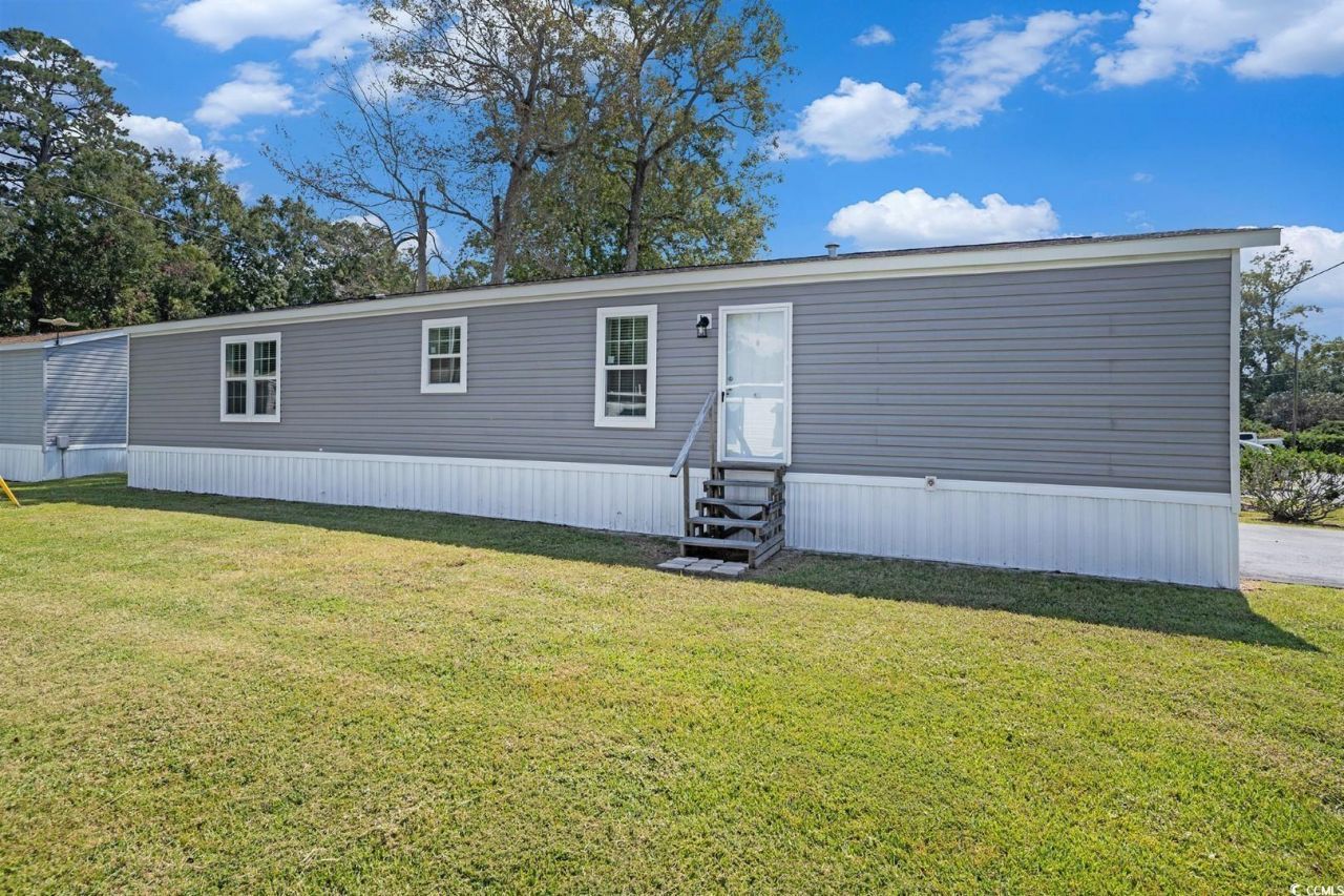 978 Periwinkle Pl. Photo 4