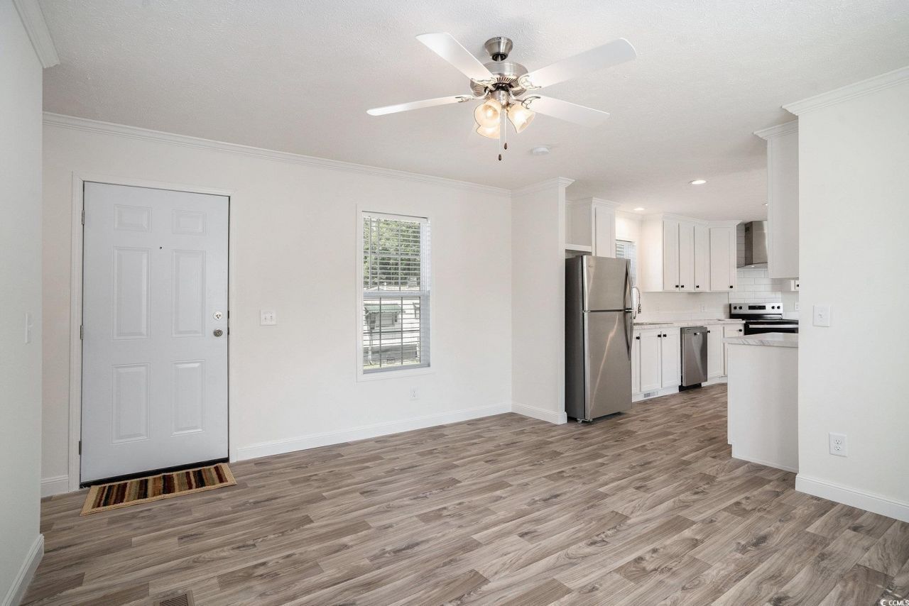 978 Periwinkle Pl. Photo 6