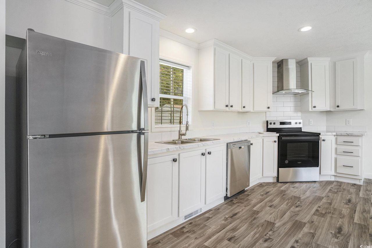 978 Periwinkle Pl. Photo 9