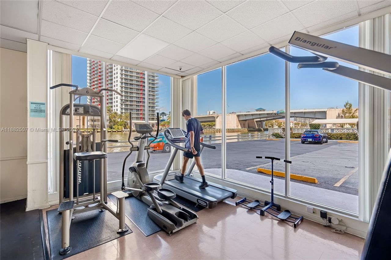 1825 S Ocean Dr, Unit PH-6, Hallandale Beach, FL 33009 Photo