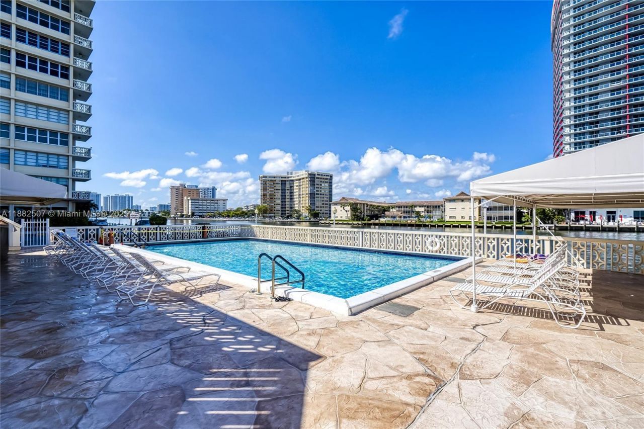 1825 S Ocean Dr, Unit PH-6, Hallandale Beach, FL 33009 Photo