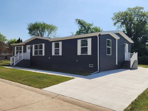 1176 Maple Leaf Court, Charlotte, MI 48813