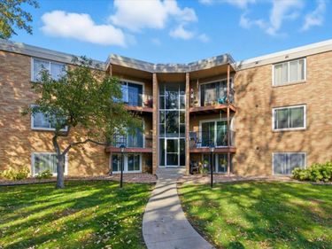 9147 Highway 55, Unit 102, Golden Valley, MN 55427