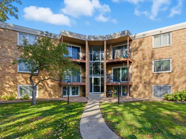 9147 Highway 55, Unit 102, Golden Valley, MN 55427