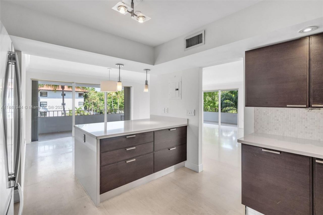 155 Ocean Lane Dr, Unit 300, Key Biscayne, FL 33149 Photo