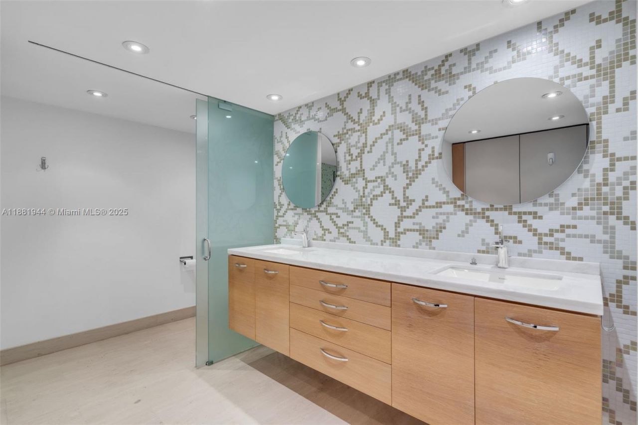 155 Ocean Lane Dr, Unit 300, Key Biscayne, FL 33149 Photo