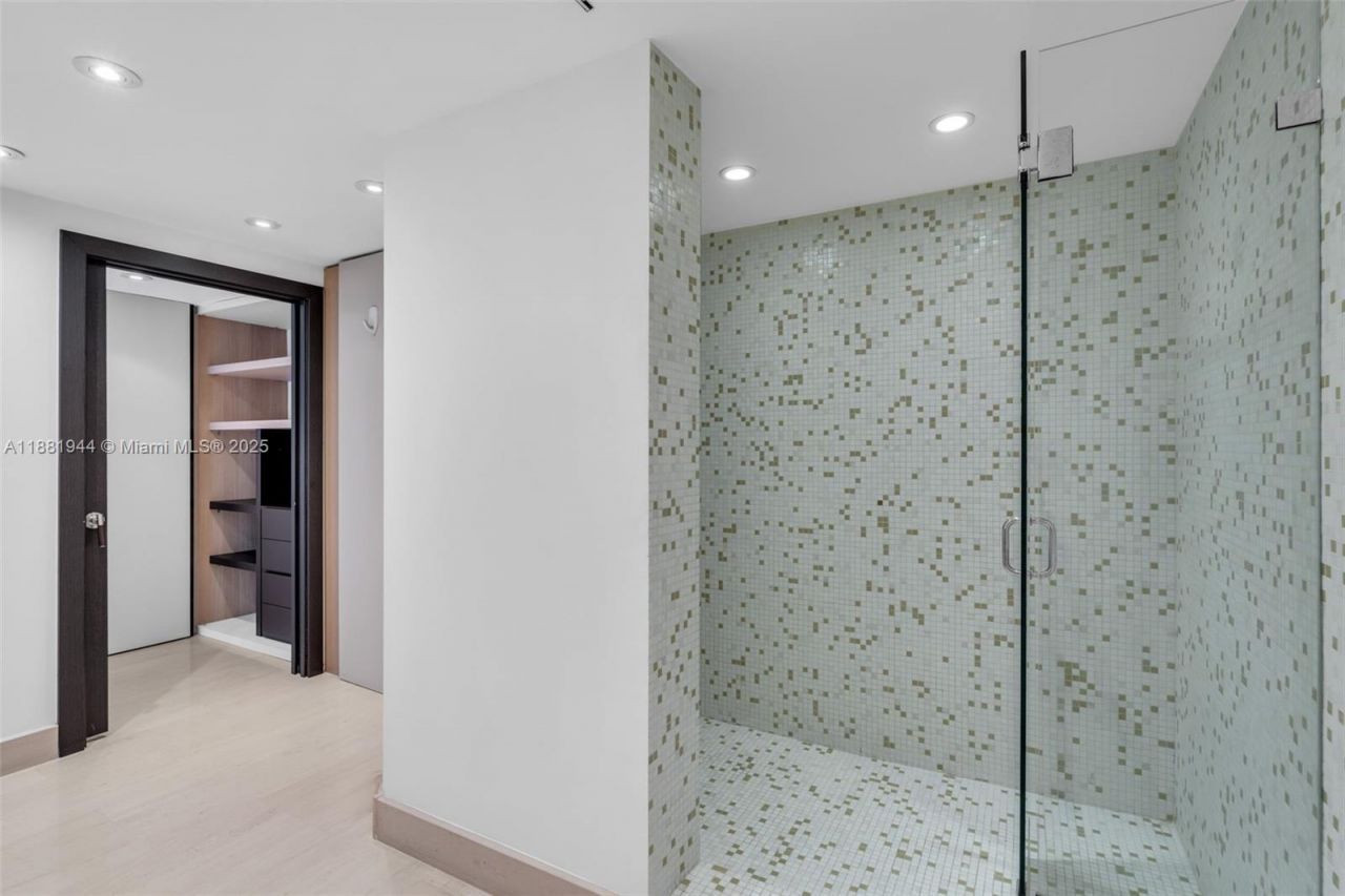 155 Ocean Lane Dr, Unit 300, Key Biscayne, FL 33149 Photo