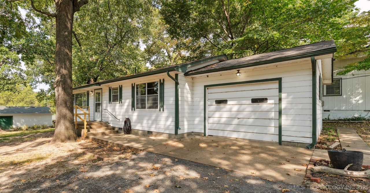 1425 Wood Street, Grove, OK 74344 Main Photo