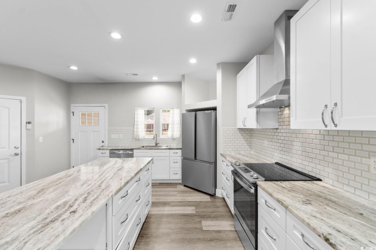 1719 Horry St. Photo 3