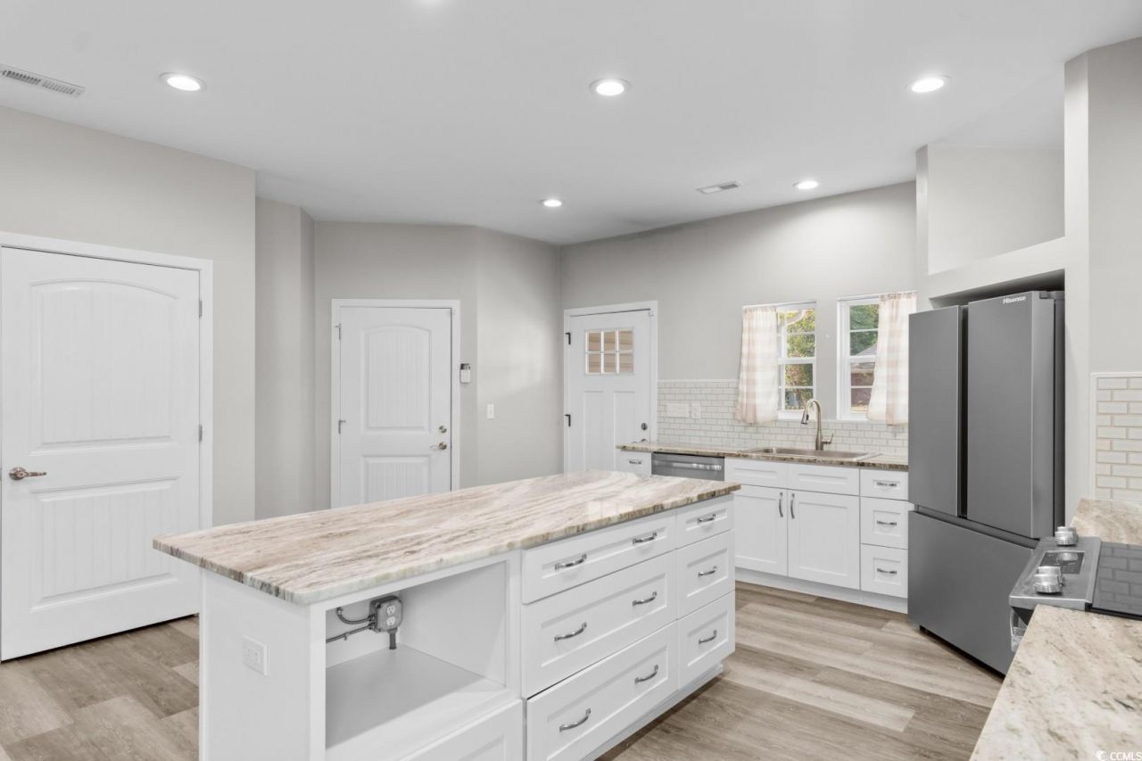 1719 Horry St. Photo 6