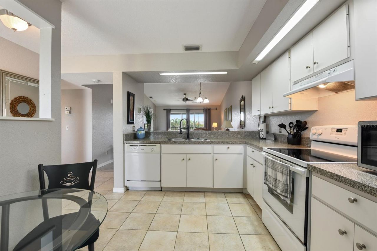 449 Royal Poinciana, Unit 221, Punta Gorda, FL 33955 Photo
