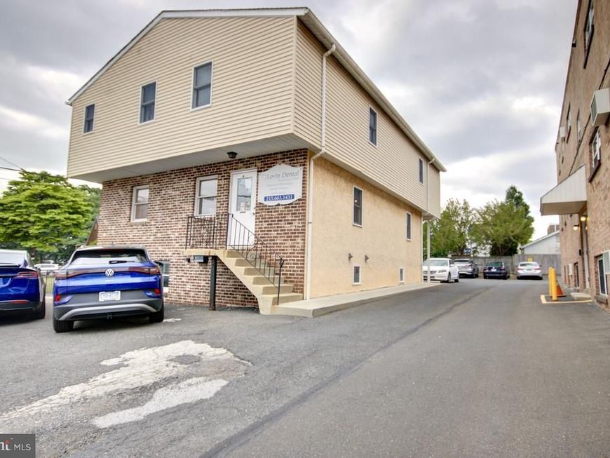 10 Shady Lane, Jenkintown, PA 19046 Main Photo