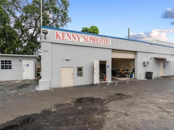 2111 John P Lyons Ln, Pembroke Park, FL 33021