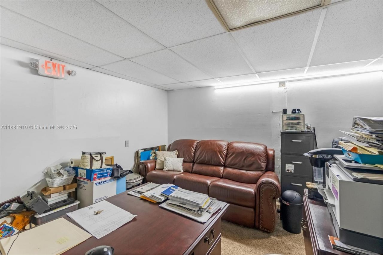 2111 John P Lyons Ln, Pembroke Park, FL 33021 Photo