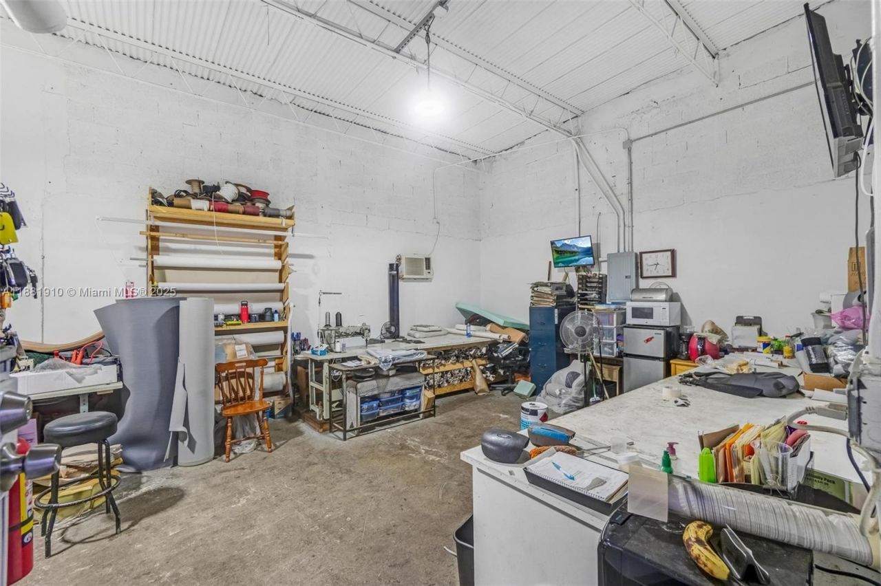 2111 John P Lyons Ln, Pembroke Park, FL 33021 Photo