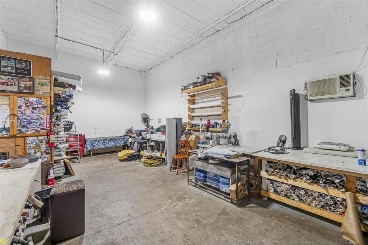 2111 John P Lyons Ln, Pembroke Park, FL 33021 Photo