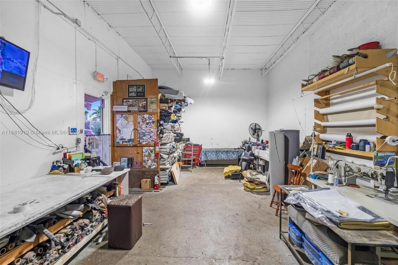 2111 John P Lyons Ln, Pembroke Park, FL 33021 Photo