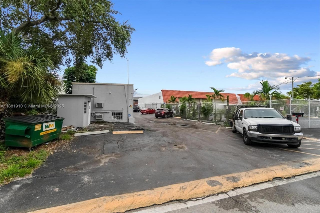 2111 John P Lyons Ln, Pembroke Park, FL 33021 Photo