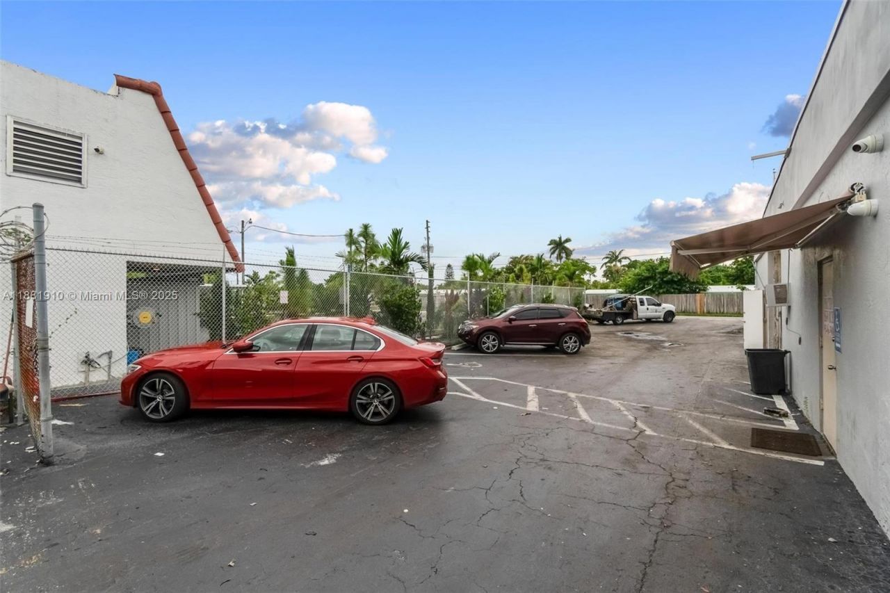 2111 John P Lyons Ln, Pembroke Park, FL 33021 Photo