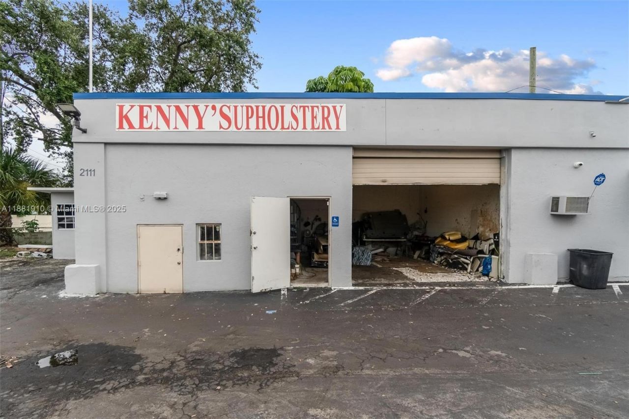 2111 John P Lyons Ln, Pembroke Park, FL 33021 Photo