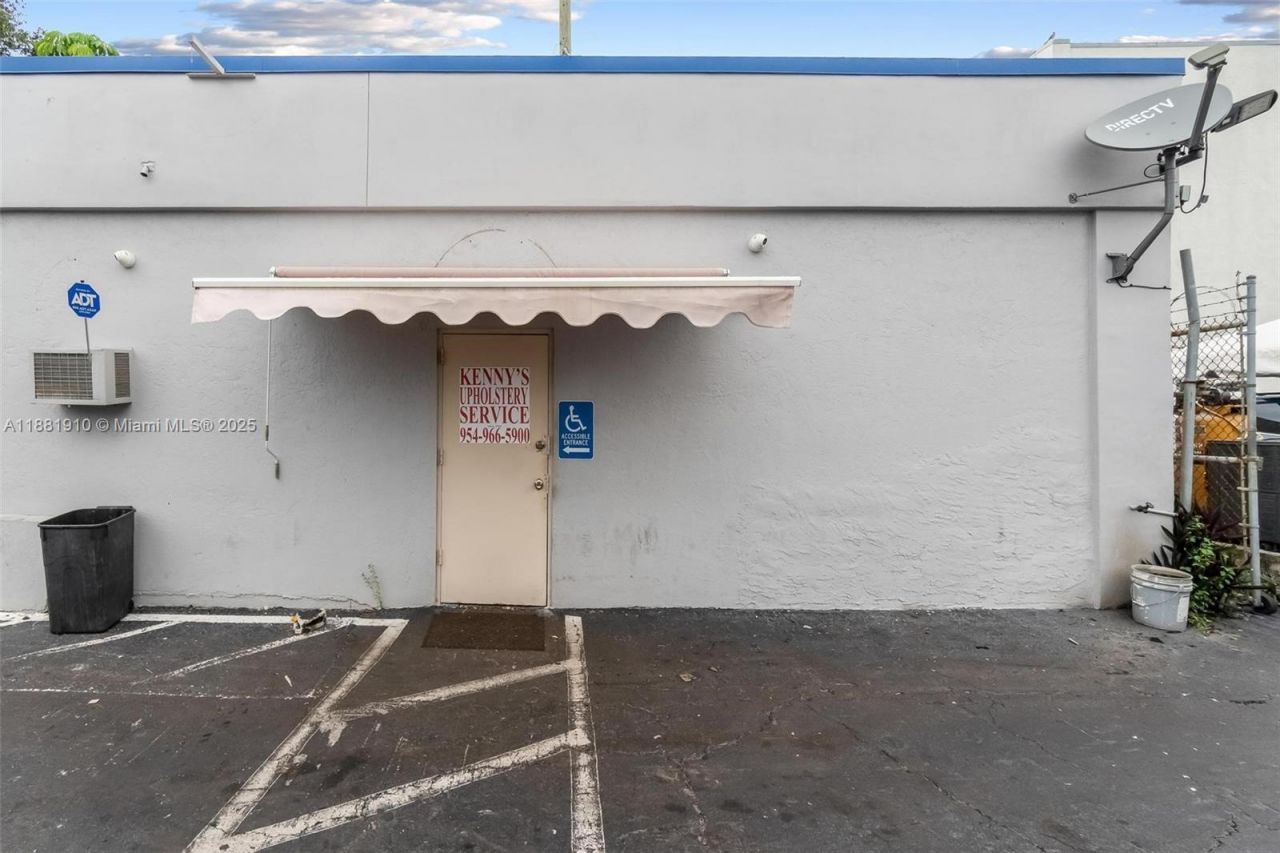 2111 John P Lyons Ln, Pembroke Park, FL 33021 Photo