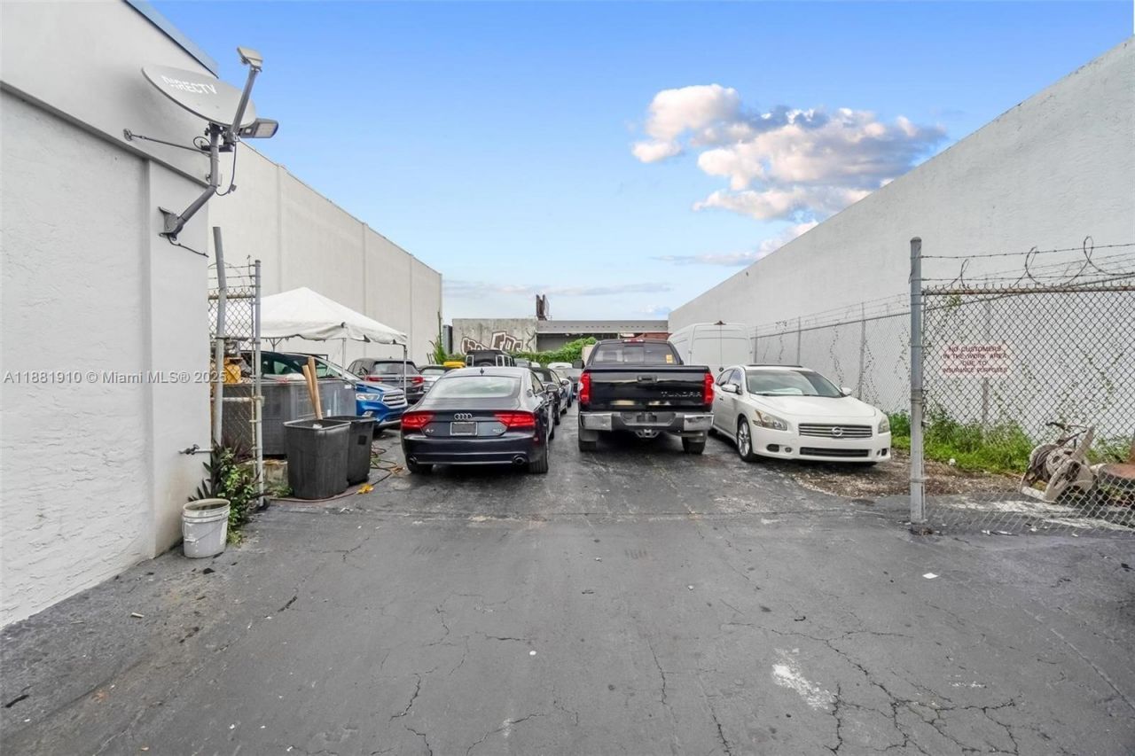 2111 John P Lyons Ln, Pembroke Park, FL 33021 Photo