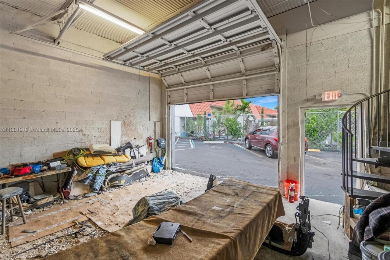 2111 John P Lyons Ln, Pembroke Park, FL 33021 Photo