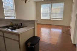 1306 River Oaks Dr. photo 4