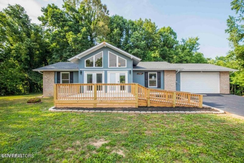 1723 Roane State Highway, Harriman, TN 37748 Main Photo