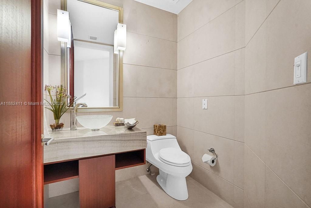 16047 Collins Ave, Unit 2904, Sunny Isles Beach, FL 33160 Photo