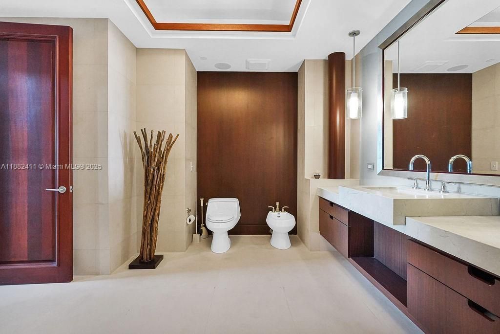 16047 Collins Ave, Unit 2904, Sunny Isles Beach, FL 33160 Photo